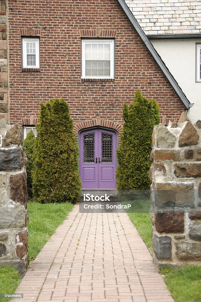 Púrpura puertas - Foto de stock de Puerta principal libre de derechos