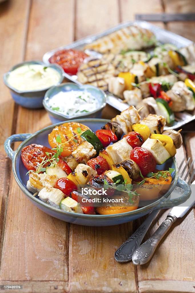 Brochetas de pollo a la parrilla - Foto de stock de Pinchito - Comida libre de derechos