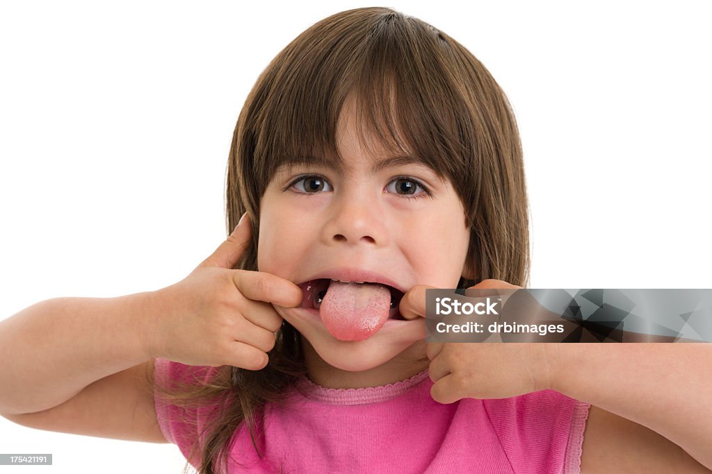 Маленькая девочка Высовывать язык - Стоковые фото 2-3 года роялти-фри