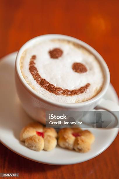 Foto de Sorrindo Café e mais fotos de stock de Café - Bebida - Café - Bebida, Rosto humano sorridente, Serviço