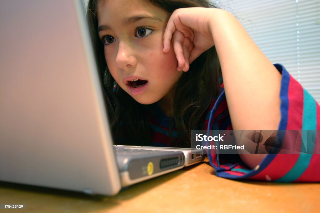 Menina de Computador - Royalty-free Olhos Abertos Foto de stock