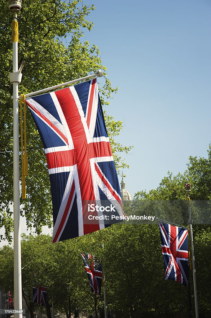 Union Jack Die Britische Flaggen Hang Nahe Buckingham Palace London Stockfoto Und Mehr Bilder