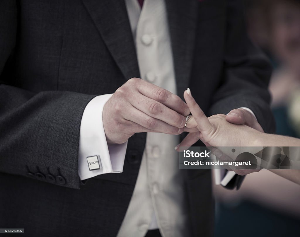 Свадьба: Обмен кольца - Стоковые фото Близость роялти-фри