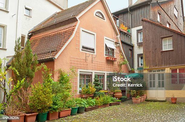 Kleine Vorderen Garten In Deutschland Stockfoto und mehr Bilder von Alt - Alt, Atrium - Grundstück, Blume