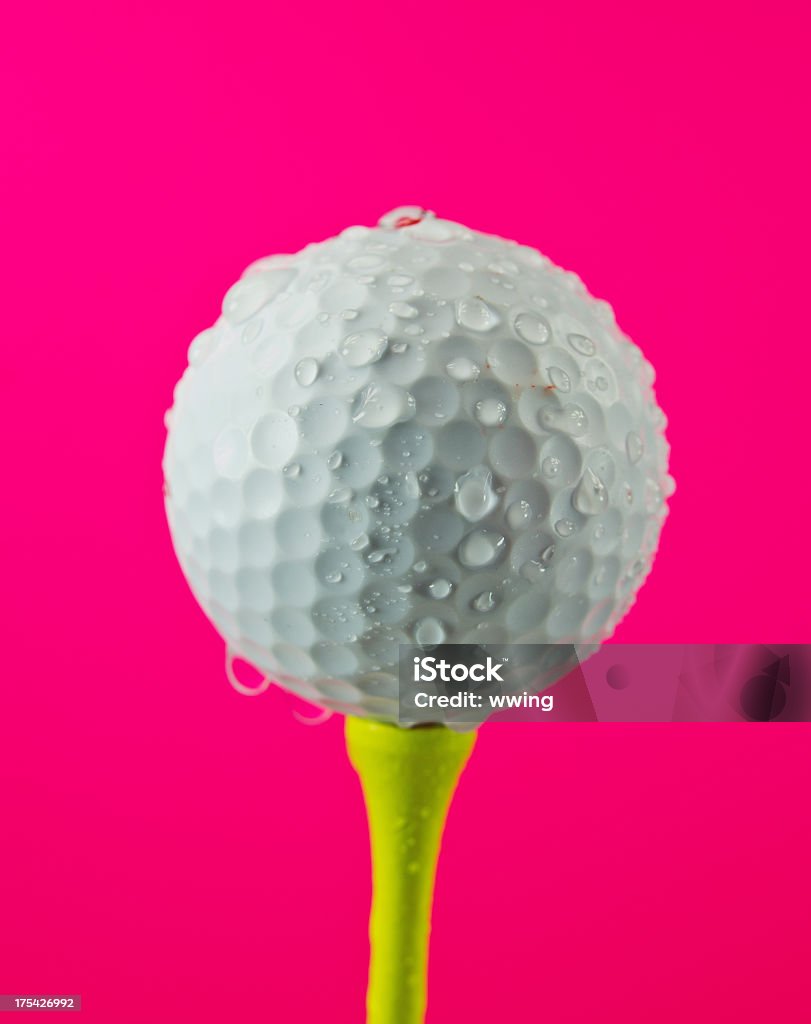 Golf Ball Rained en color rosa brillante - Foto de stock de Mojado libre de derechos