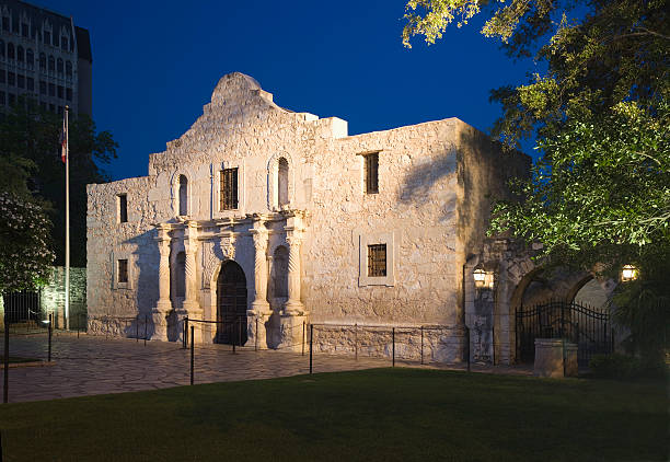 istock The Alamo, San Antonio Texas at Night 175427136