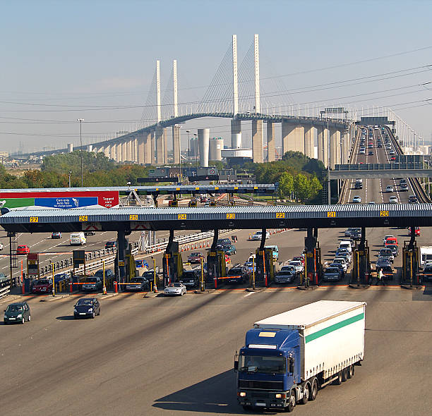 다트포드 건널목 - truck uk multiple lane highway england 뉴스 사진 이미지