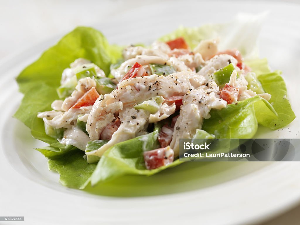 Laitue enveloppement salade de poulet - Photo de Salade au poulet libre de droits