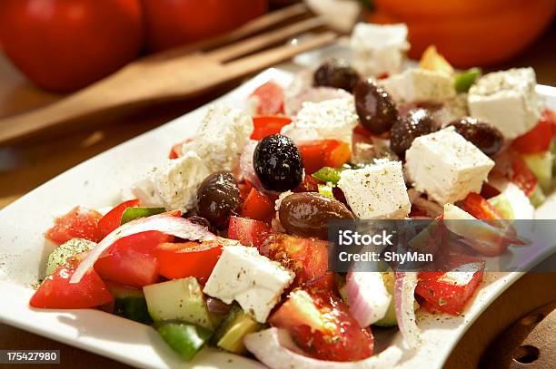 Photo libre de droit de Salade Grecque banque d'images et plus d'images libres de droit de Aliment - Aliment, Aliments et boissons, Assiette
