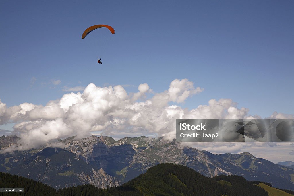 Parapente a los Alpes - Foto de stock de Aire libre libre de derechos