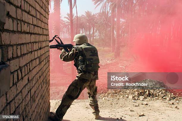 Iraquiano Exército - Fotografias de stock e mais imagens de Adulto - Adulto, Agressão, Arma de Fogo