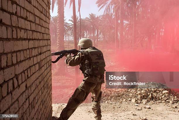 Foto de Exército Iraquiano e mais fotos de stock de Adulto - Adulto, Agressão, Arma de Fogo