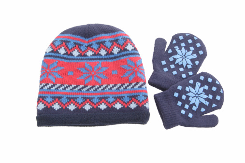 A child's cap and mittens.