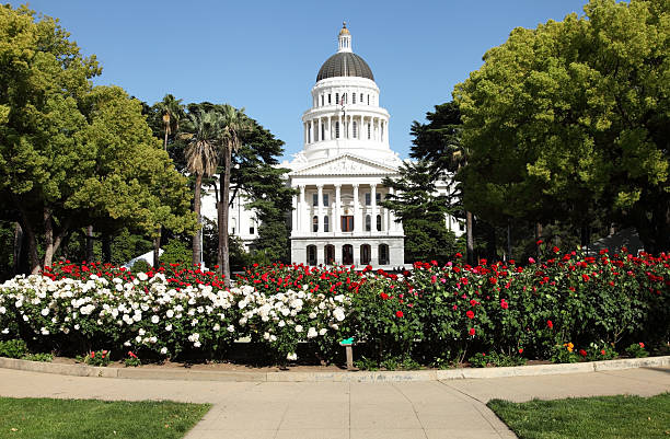 capitólio estadual da califórnia - building exterior sacramento county california state capitol building - fotografias e filmes do acervo