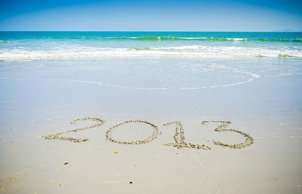 nowy rok beach - 2013 r. - 2013 beach sand new years day zdjęcia i obrazy z banku zdjęć