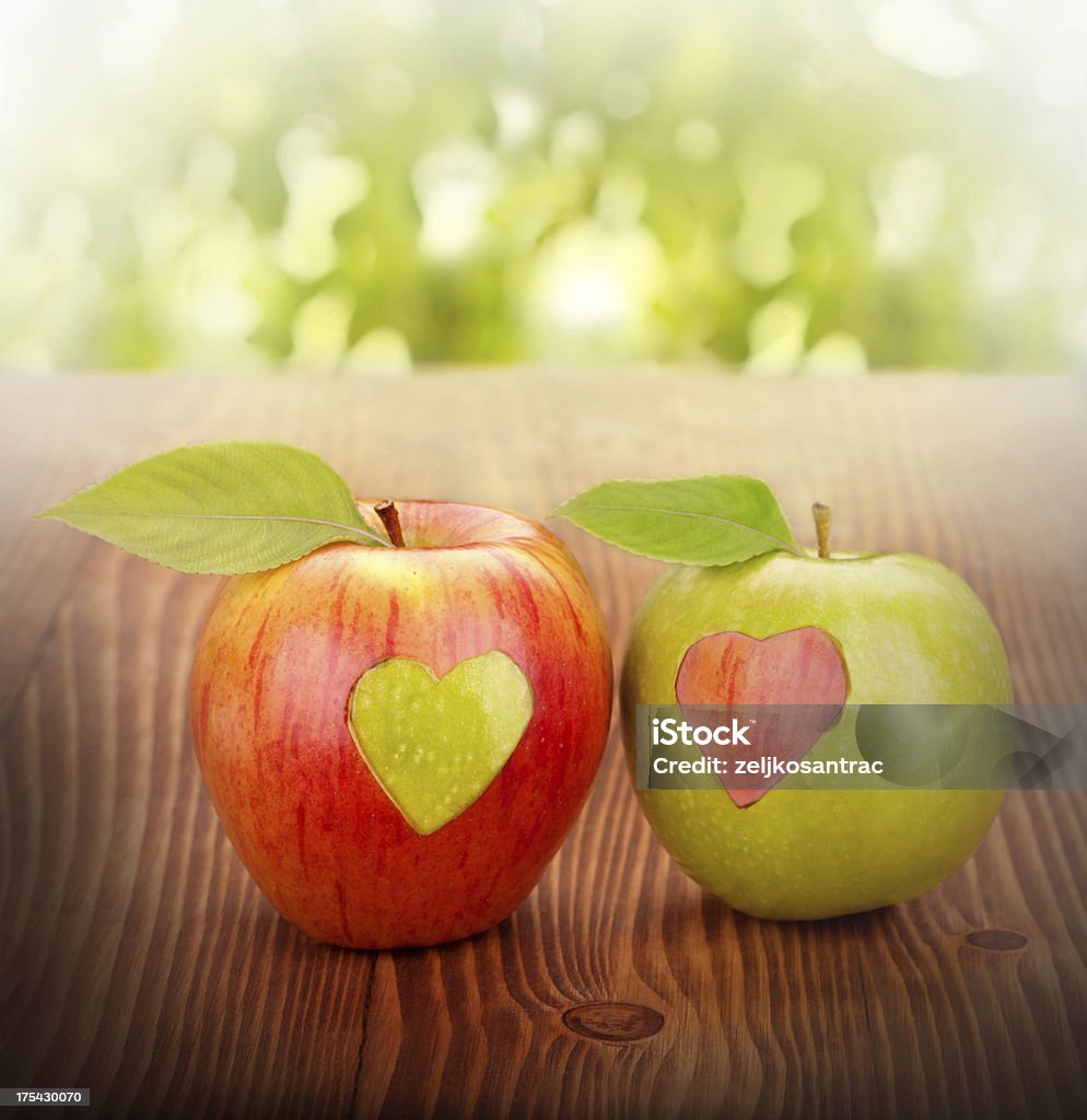 Яблоко с heart - Стоковые фото Блестящий роялти-фри
