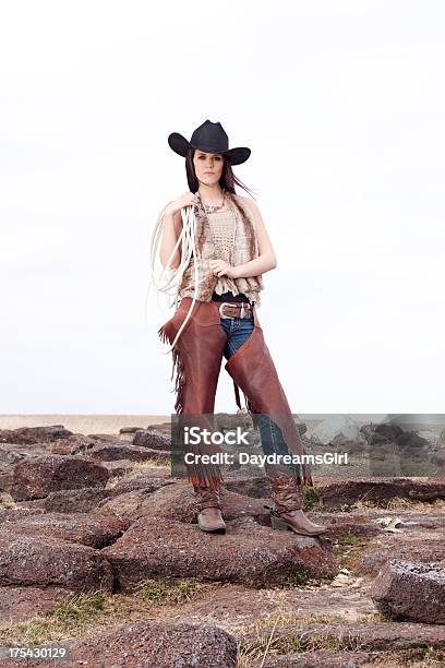 Schöne Cowgirl Stockfoto und mehr Bilder von Eine Frau allein - Eine Frau allein, Ernst, Frauen