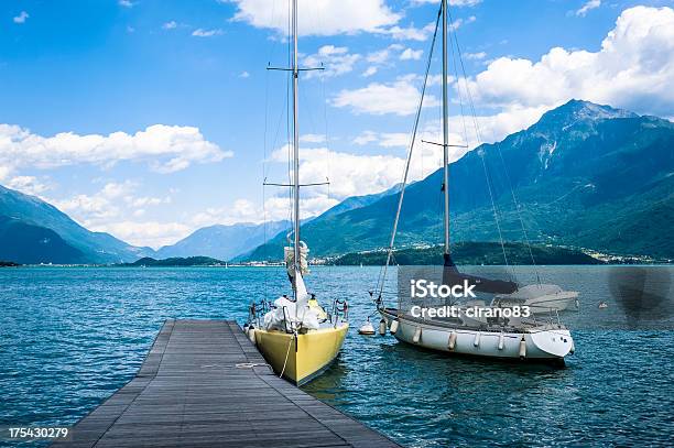 Photo libre de droit de Bateaux À Voile Sur Le Lac De Côme banque d'images et plus d'images libres de droit de Côme - Italie - Côme - Italie, Alpes européennes, Bateau de pêche