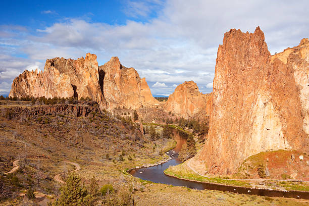 istock Rock formations at Smith Rock State Park, Oregon, USA 175430618