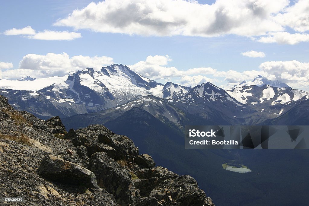 Rocky farallón paisaje de Whistler - Foto de stock de Cadena de montañas libre de derechos