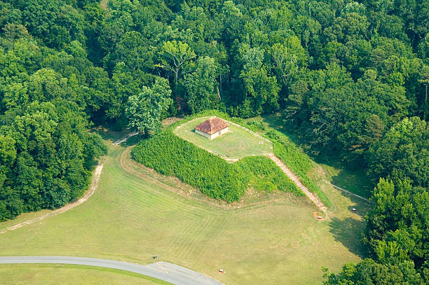 vista aérea de moundville park - hernando desoto - fotografias e filmes do acervo