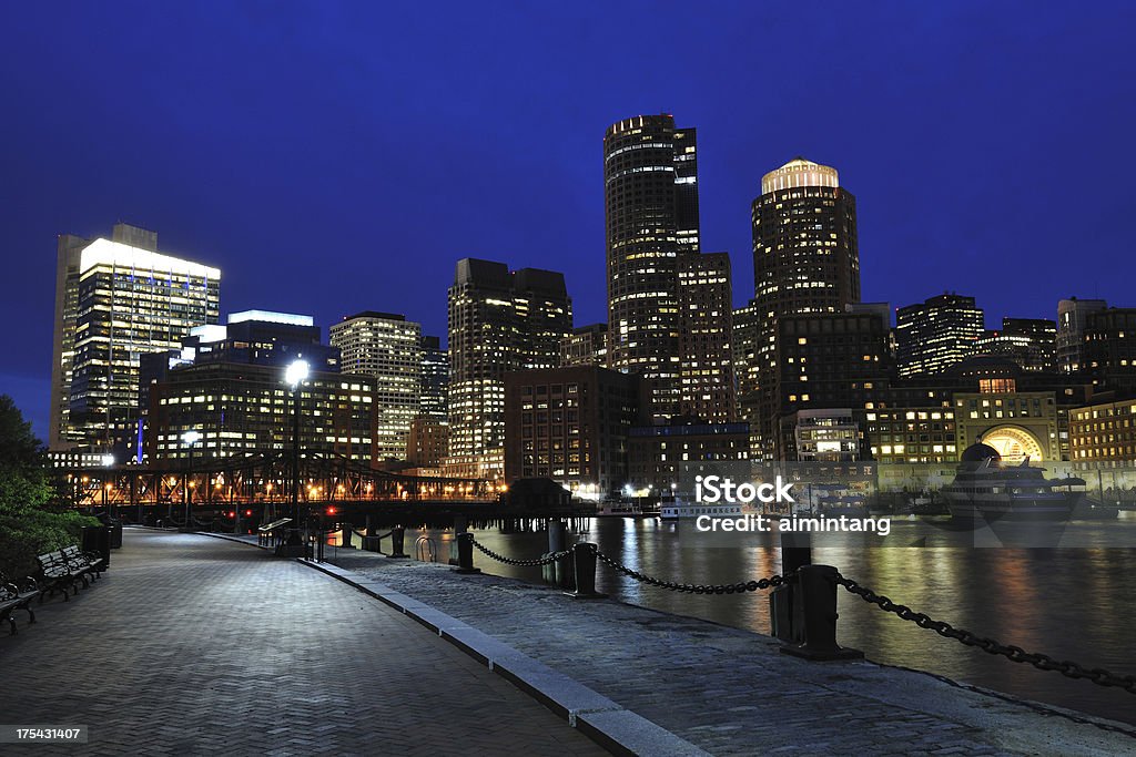 Ночной вид на Бостонскую гавань - Стоковые фото Rowe's Wharf роялти-фри