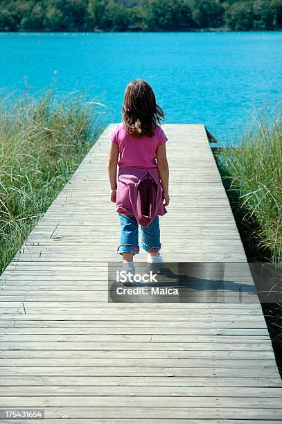 Photo libre de droit de Sur La Jetée banque d'images et plus d'images libres de droit de 4-5 ans - 4-5 ans, Activité de loisirs, Admirer le paysage