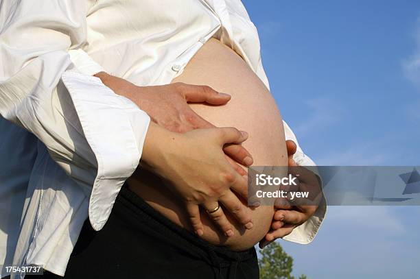 Kobieta W Ciąży - zdjęcia stockowe i więcej obrazów Ciało ludzkie - Ciało ludzkie, Ciężarna, Dorosły