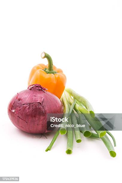 Paprika Zwiebeln Und Grünen Stockfoto und mehr Bilder von Blattgemüse - Blattgemüse, Blumenbeet, Bunt - Farbton