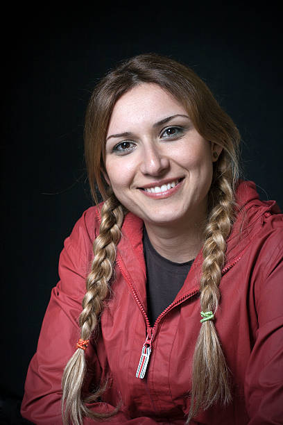 retrato de uma menina turco, cabelo com trancinhas - braided women sensuality portrait - fotografias e filmes do acervo