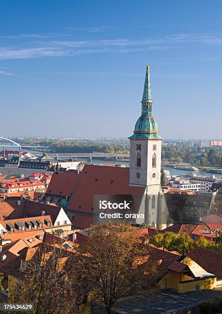 Bratislava 복음사가 마르틴 캐서드럴 0명에 대한 스톡 사진 및 기타 이미지 - 0명, 강, 교회