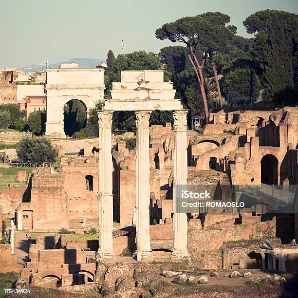 Rozciągacz Sycylii Cukierniczki I Pollux Forum Romanum - zdjęcia stockowe i więcej obrazów Bez ludzi