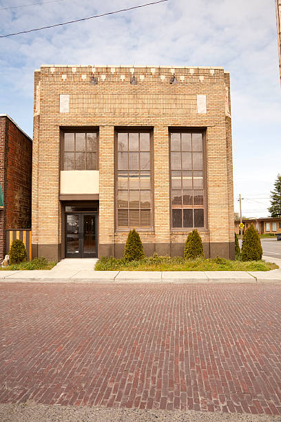 Small Main Building 950+ Small Town Bank Building Stock Photos, Pictures & Royalty-Free ...