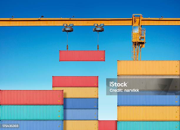 Dock Gru Solleva Container - Fotografie stock e altre immagini di Sollevare - Sollevare, Contenitore, Gru
