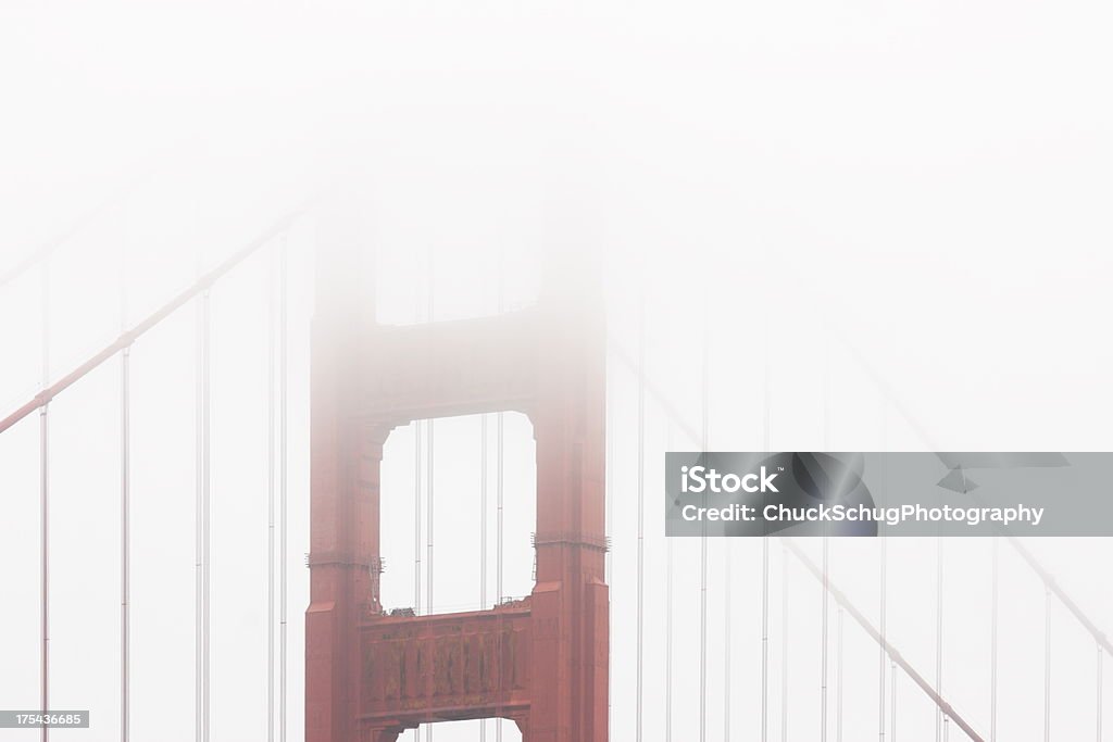 Brouillard Golden Gate Bridge de télévision par câble - Photo de Abstrait libre de droits