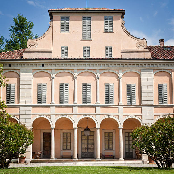 istock Pink Facade Of Italian Villa 175436687