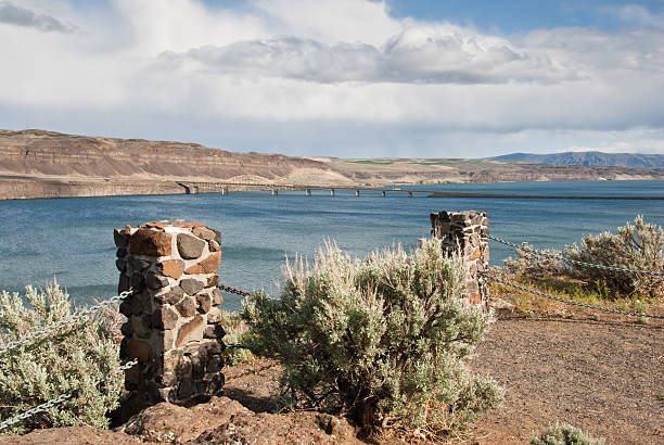 istock The Columbia River and Vantage Bridge 175436913