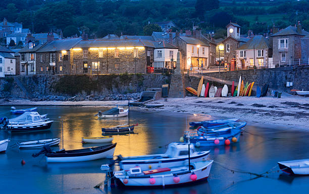 mousehole village e dall'harbour in cornovaglia regno unito - penzance foto e immagini stock