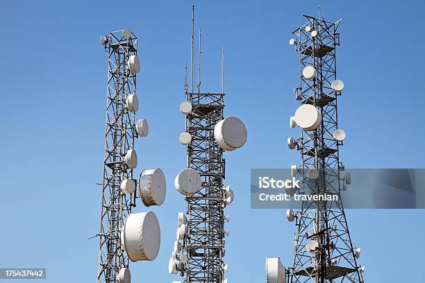 Kommunikation Towers Stockfoto und mehr Bilder von Antenne - Antenne, Ausrüstung und Geräte, Blau