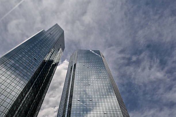 현대적인 건축, 도이치 은행, 녹색 타워수 - deutsche bank 뉴스 사진 이미지