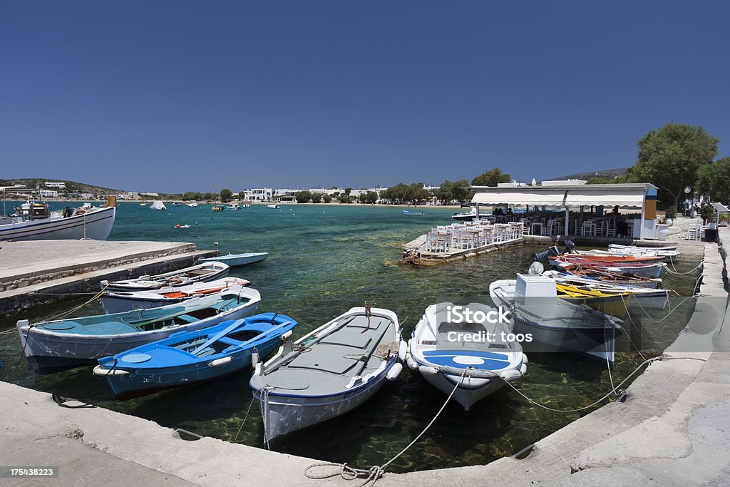 Petits bateaux dans le port de Alyki, Paros, Grèce - Photo de Archipel des Cyclades libre de droits