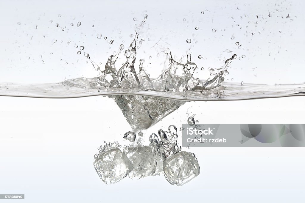 Hielo en el agua - Foto de stock de Abstracto libre de derechos