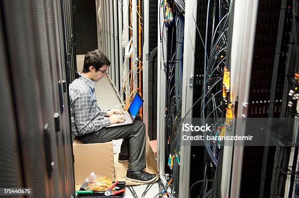 Informatiker Stockfoto und mehr Bilder von Netzwerksicherheit - Netzwerksicherheit, Arbeiten, Ausrüstung und Geräte