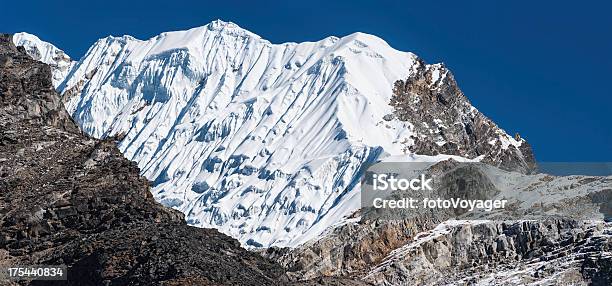 Mountaineers クライミング Lobuche 6119 M ヒマラヤ山脈ネパール - アジア大陸のストックフォトや画像を多数ご用意 - アジア大陸, エクストリームスポーツ, エベレスト国立公園
