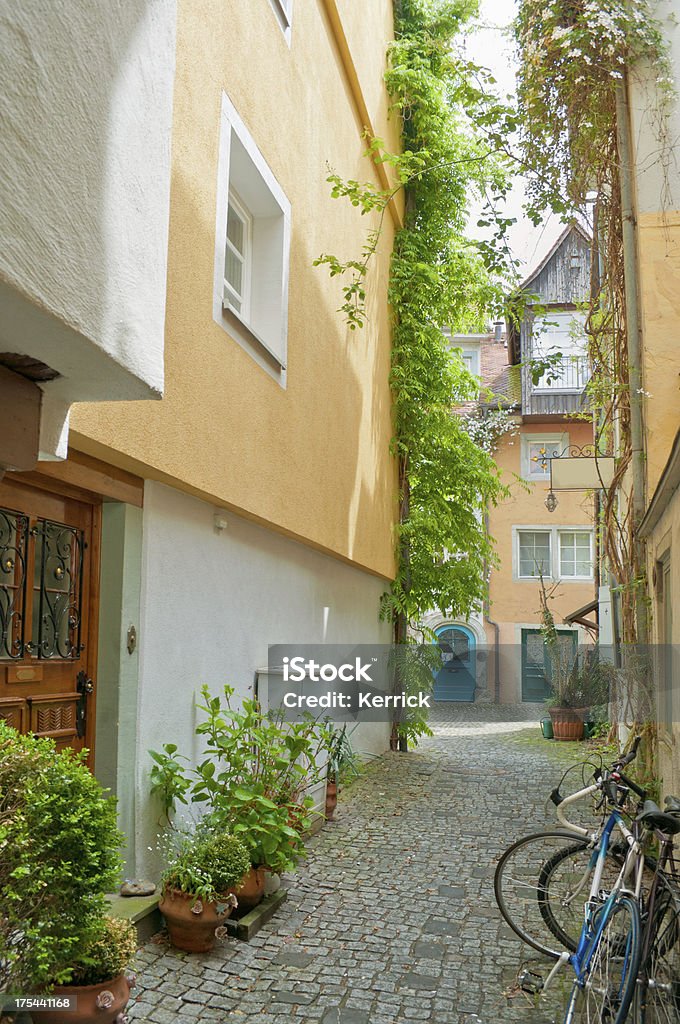 Kleinen Gasse liegt zwischen zwei historische Häuser - Lizenzfrei Altstadt Stock-Foto