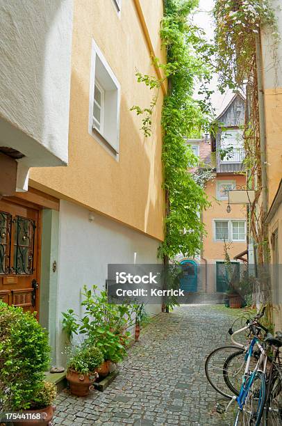 Kleinen Gasse Liegt Zwischen Zwei Historische Häuser Stockfoto und mehr Bilder von Altstadt