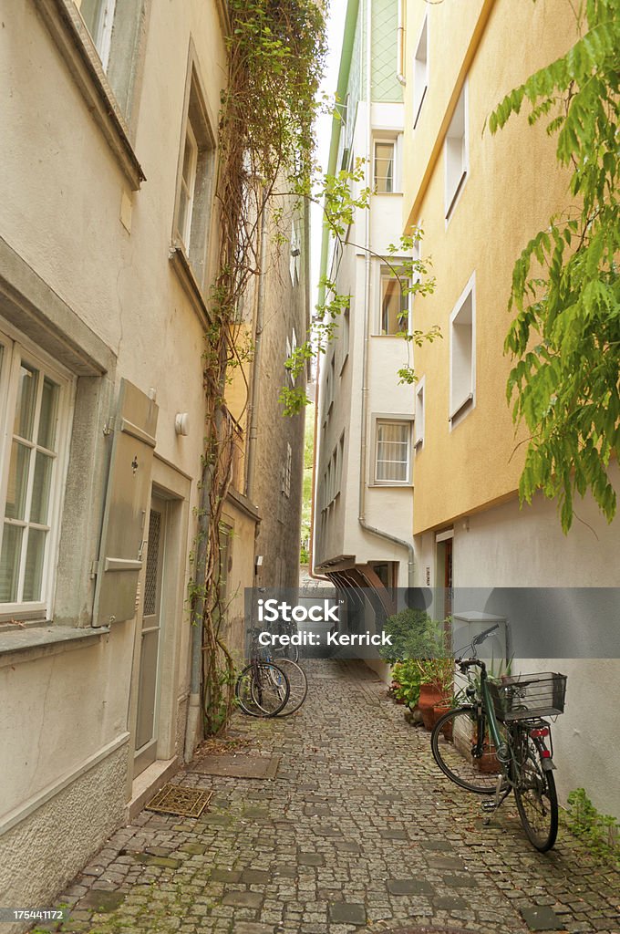 Sehr kleinen Gasse liegt zwischen zwei historische Häuser - Lizenzfrei Altstadt Stock-Foto