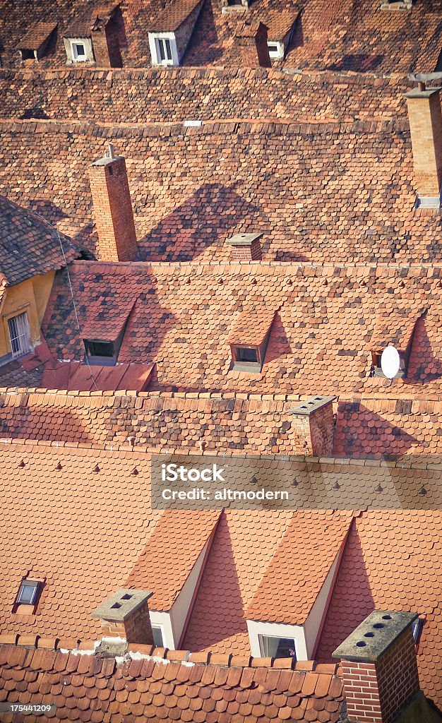 Velho telhado de azulejo - Foto de stock de Antigo royalty-free