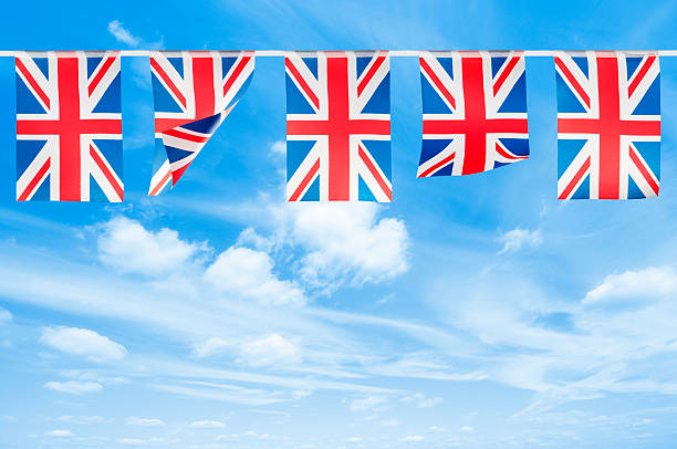 vermelho, branco e azul da bandeira bunting com espaço para texto - british flag bunting flag english culture - fotografias e filmes do acervo