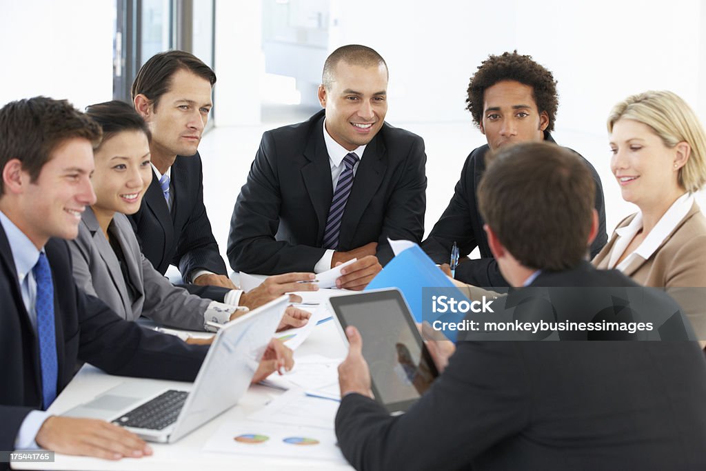 Gruppe von Geschäftsleuten, die Treffen In Büro - Lizenzfrei Geschäftsmann Stock-Foto